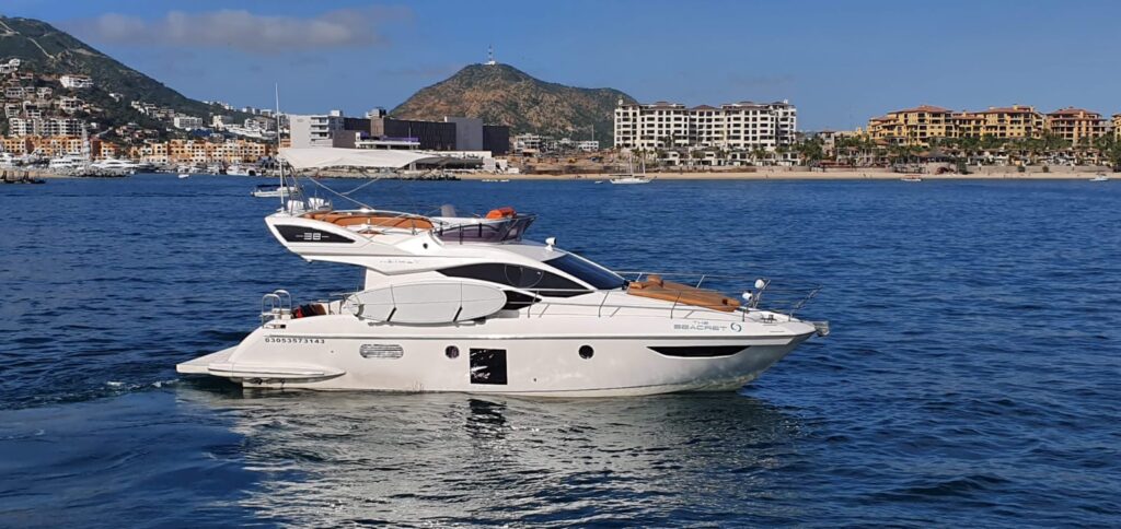 Azimuth 39 ft in front of Cabo San Lucas