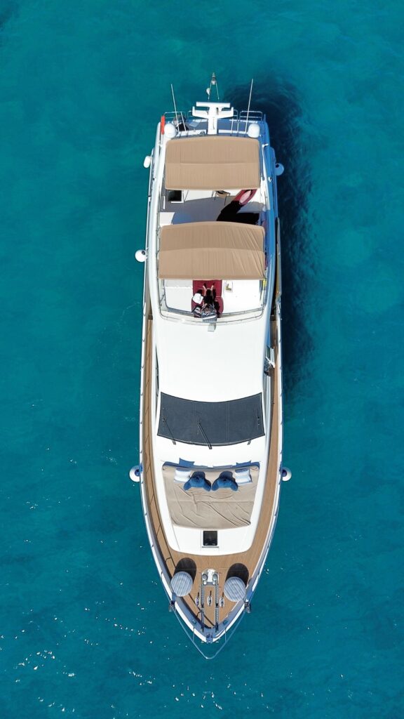 Azimuth 39 ft from above with the bow sun pad